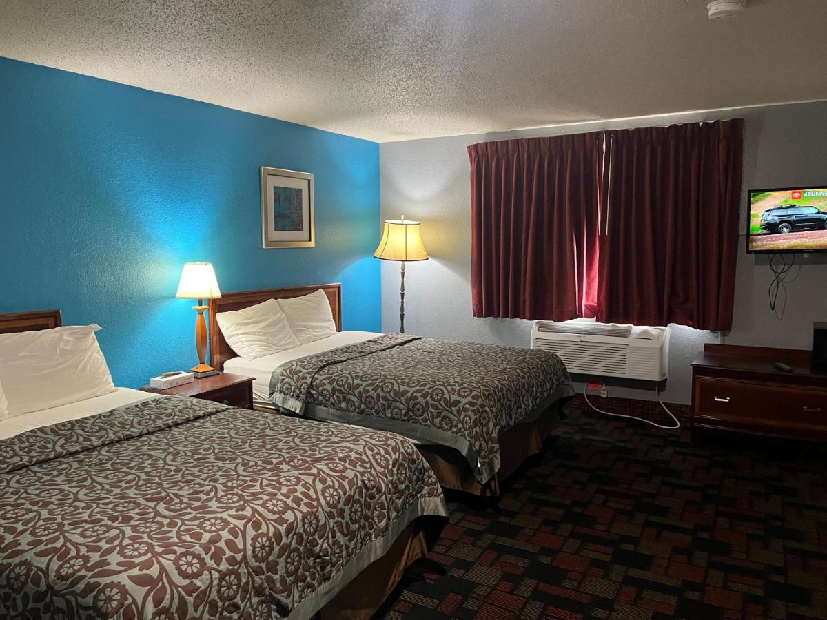 Rodeway Inn Whitehall Exterior photo