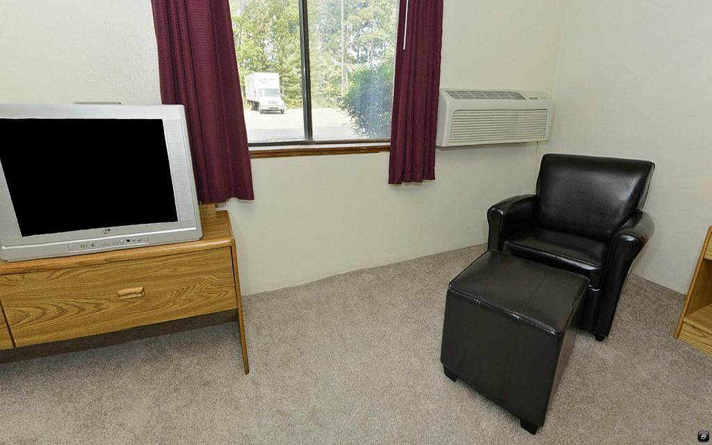 Rodeway Inn Whitehall Room photo