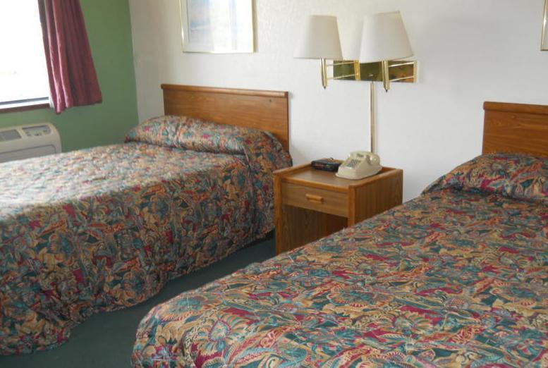 Rodeway Inn Whitehall Room photo